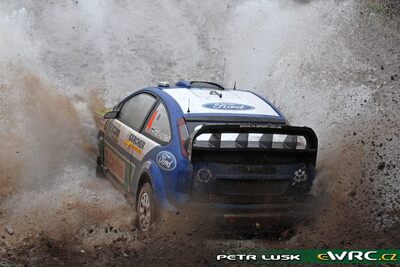 Mikko Hirvonen - Jarmo Lehtinen
27º Rally Argentina 2007. Ford Focus RS WRC '06 (EJ56 FXA). Clasificado 3º.
BP Ford World Rally Team

Del 4 al 6 de Junio, Carlos Paz, Córdoba.
Superficie: tierra.

El Rally constaba de 3 etapas con un total de 1284.85 km de los que 371.00 km divididos en 23 tramos, eran cronometrados. (7 de los 9 tramos de la 1ª etapa fueron cancelados, SS2 Capilla del Monte - San Marcos 1 de 22.95 km, SS3 San Marcos - Cuchi Corral 1 de 19.24 km, SS4 Villa Giardino - La Falda 1 de 15.50 km, SS5 Valle Hermoso - Casagrande 1 de 10.95 km, SS6 Cosquin - Tanti 1 de 11.27 km, SS7
Capilla del Monte - San Marcos 2 de 22.95 km y SS8 San Marcos - Cuchi Corral 2 de 19.24 km).

Tomaron la salida 70 equipos, finalizaron 41.

© Petr Lusk
@@
Palabras clave: Ford;Focus;WRC;Argentina;2007