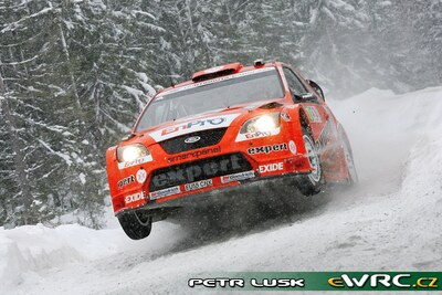 Henning Solberg - Cato Menkerud
22º Rally Norway 2007. Ford Focus RS WRC '06 (EU55 CNX). Clasificado 3º.
Stobart VK Ford Rally Team

Del 16 al 18 de Febrero, Hamar, Innlandet.
Superficie: nieve - hielo.

El Rally constaba de 3 etapas con un total de 1109.57 km de los que 355.99 km divididos en 18 tramos, eran cronometrados.

Tomaron la salida 74 equipos, finalizaron 63.

© Petr Lusk
@@
Palabras clave: ;Ford;Focus;WRC;Noruega;2007;Nieve