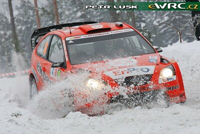 Henning Solberg - Cato Menkerud
22º Rally Norway 2007. Ford Focus RS WRC '06 (EU55 CNX). Clasificado 3º.
Stobart VK Ford Rally Team

Del 16 al 18 de Febrero, Hamar, Innlandet.
Superficie: nieve - hielo.

El Rally constaba de 3 etapas con un total de 1109.57 km de los que 355.99 km divididos en 18 tramos, eran cronometrados.

Tomaron la salida 74 equipos, finalizaron 63.

© Petr Lusk
@@
Palabras clave: ;Ford;Focus;WRC;Noruega;2007;Nieve