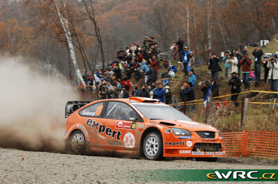 Henning Solberg - Cato Menkerud
7º Rally Japan 2007. Ford Focus RS WRC '06 (EU55 CNX). Clasificado 3º.
Stobart VK Ford Rally Team

Del 26 al 28 de Octubre, Obihiro.
Superficie: tierra.

El Rally constaba de 3 etapas con un total de 1575.79 km de los que 350.19 km divididos en 27 tramos eran cronometrados.

Tomaron la salida 85 equipos, finalizaron 72.

© Willy Weyens
@@
Palabras clave: Ford;Focus;WRC;Japon;2007