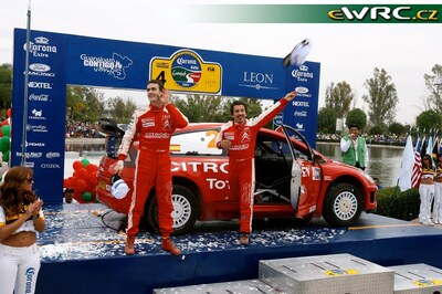 Dani Sordo - Marc Martí
4º Corona Rally Mexico 2007. Citroën C4 WRC (751 DYN 78). Clasificado 4º.
Citroën Total WRT

Del 9 al 11 de Marzo, León.
Superficie: tierra.

El Rally constaba de 3 etapas con un total de 849.55 km de los que 366.06 km divididos en 20 tramos, eran cronometrados.

Tomaron la salida 47 equipos, finalizaron 36.

© Teams
@
Palabras clave: ;Citroen;WRC;Mexico;2007;Personajes