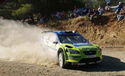 Mikko Hirvonen - Jarmo Lehtinen
54º BP Ultimate Acropolis Rally of Greece 2007. Ford Focus RS WRC 06 (EJ56 FZB). Clasificado 4º.

Del 1 al 3 de Junio, Markopoulo.
Superficie: tierra.

El Rally tenia un total de 1572.33 km de los que 356.36 km divididos en 3 etapas y 23 tramos, eran especiales (2 de ellos fueron cancelados SS9 Imittos 1 y SS20 Imittos 2 de 10,96 km cada uno.

Tomaron la salida 64 equipos, finalizaron 49.

© Martin Stanislav

@
Palabras clave: ;Ford;Focus;WRC;Acropolis;Grecia;2007