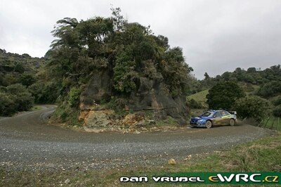 Chris Atkinson - Stéphane Prévot
37º Rally New Zealand 2007. Subaru Impreza S12B WRC '07 (JT55 SRT). Clasificado 4º.
Subaru World Rally Team

Del 31 de Agosto al 2 de Septiembre, Hamilton, Waikato.
Superficie: tierra.

El Rally constaba de 3 etapas con un total de 1,255.98 Km de los que 353.56 Km divididos en 18 tramos, eran cronometrados.

Se inscribieron 69 equipos, tomaron la salida 68, finalizaron 59.

© Dan Vrubel
@@
Palabras clave: Subaru;Impreza;WRC;Nueva_Zelanda;2007