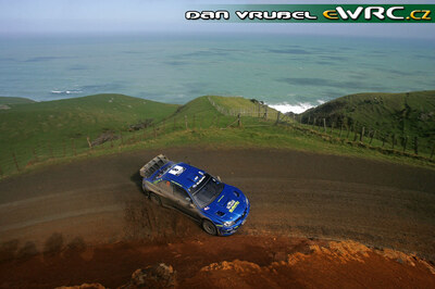 Chris Atkinson - Stéphane Prévot
37º Rally New Zealand 2007. Subaru Impreza S12B WRC '07 (JT55 SRT). Clasificado 4º.
Subaru World Rally Team

Del 31 de Agosto al 2 de Septiembre, Hamilton, Waikato.
Superficie: tierra.

El Rally constaba de 3 etapas con un total de 1,255.98 Km de los que 353.56 Km divididos en 18 tramos, eran cronometrados.

Se inscribieron 69 equipos, tomaron la salida 68, finalizaron 59.

© Dan Vrubel
@@
Palabras clave: Subaru;Impreza;WRC;Nueva_Zelanda;2007