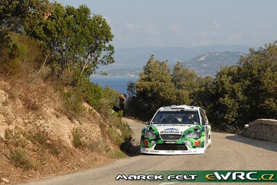 Jari-Matti Latvala - Miikka Anttila
51º Tour de Corse - Rallye de France 2007. Ford Focus RS WRC '06 (EJ56 FZB). Clasificado 4º.
Stobart VK Ford Rally Team

Del 12 al 14 de Octubre, Ajaccio.
Superficie: asfalto.

El Rally constaba de 3 etapas con un total de 1099.10 km de los que 359.32 km divididos en 16 tramos, eran cronometrados.

Tomaron la salida 74 equipos, finalizaron 57.

© Marek Felt
@
Palabras clave: Ford;Focus;WRC;Corse;Corcega;2007