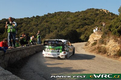 Jari-Matti Latvala - Miikka Anttila
51º Tour de Corse - Rallye de France 2007. Ford Focus RS WRC '06 (EJ56 FZB). Clasificado 4º.
Stobart VK Ford Rally Team

Del 12 al 14 de Octubre, Ajaccio.
Superficie: asfalto.

El Rally constaba de 3 etapas con un total de 1099.10 km de los que 359.32 km divididos en 16 tramos, eran cronometrados.

Tomaron la salida 74 equipos, finalizaron 57.

© Marek Felt
@
Palabras clave: Ford;Focus;WRC;Corse;Corcega;2007