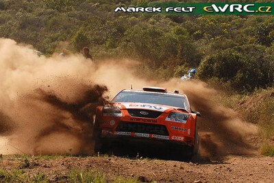 Henning Solberg - Cato Menkerud
4º Rally d'Italia Sardegna 2007. Ford Focus RS WRC '06 (EU55 CNX). Clasificado 4º.
Stobart VK Ford Rally Team

Del 18 al 20 de Mayo, Olbia, Sardinia.
Superficie: tierra.

El Rally constaba de 3 etapas con un total de 1061.84 km de los que 342.86 km divididos en 18 tramos, eran cronometrados.

Tomaron la salida 82 equipos, finalizaron 67.

© Marek Felt
@@
Palabras clave: Ford;Focus;WRC;Cerdeña;Italia;2007