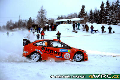 Henning Solberg - Cato Menkerud
56º Uddeholm Swedish Rally 2007. Ford Focus RS WRC '06 (EU55 CNX). Clasificado 4º.
Stobart VK Ford Rally Team

Del 9 al 11 de Febrero, Karlstad.
Superficie: nieve - hielo.

El Rally constaba de 3 etapas con un total de 1731.25 km de los que 342.09 km divididos en 20 tramos, eran cronometrados.

Tomaron la salida 58 equipos, finalizaron 43.

© Marek Felt
@@
Palabras clave: ;Ford;Focus;WRC;Suecia;2007;Nieve