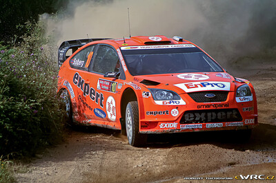 Henning Solberg - Cato Menkerud
4º Rally d'Italia Sardegna 2007. Ford Focus RS WRC '06 (EU55 CNX). Clasificado 4º.
Stobart VK Ford Rally Team

Del 18 al 20 de Mayo, Olbia, Sardinia.
Superficie: tierra.

El Rally constaba de 3 etapas con un total de 1061.84 km de los que 342.86 km divididos en 18 tramos, eran cronometrados.

Tomaron la salida 82 equipos, finalizaron 67.

© Robert Tuchowski
@@
Palabras clave: Ford;Focus;WRC;Cerdeña;Italia;2007