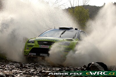 Mikko Hirvonen - Jarmo Lehtinen
41º Vodafone Rally de Portugal 2007. Ford Focus RS WRC '06 (EJ56 FZB). Clasificado 5º.
BP Ford World Rally Team

Del 30 de Marzo al 1 de Abril, Faro.
Superficie: tierra.

El Rally constaba de 3 etapas con un total de 1009.31 km de los que 357.10 km divididos en 18 tramos, eran cronometrados.

Tomaron la salida 80 equipos, finalizaron 61.

© Marek Felt
@@
Palabras clave: ;Ford;Focus;WRC;Portugal;2007