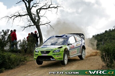 Mikko Hirvonen - Jarmo Lehtinen
41º Vodafone Rally de Portugal 2007. Ford Focus RS WRC '06 (EJ56 FZB). Clasificado 5º.
BP Ford World Rally Team

Del 30 de Marzo al 1 de Abril, Faro.
Superficie: tierra.

El Rally constaba de 3 etapas con un total de 1009.31 km de los que 357.10 km divididos en 18 tramos, eran cronometrados.

Tomaron la salida 80 equipos, finalizaron 61.

© Petr Lusk
@@
Palabras clave: ;Ford;Focus;WRC;Portugal;2007