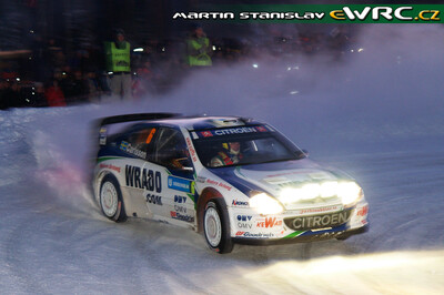Daniel Carlsson - Denis Giraudet
56º Uddeholm Swedish Rally 2007. Citroën Xsara WRC (100 DZF 78). Clasificado 5º.
OMV Kronos Citroën WRT

Del 9 al 11 de Febrero, Karlstad.
Superficie: nieve - hielo.

El Rally constaba de 3 etapas con un total de 1731.25 km de los que 342.09 km divididos en 20 tramos, eran cronometrados.

Tomaron la salida 58 equipos, finalizaron 43.

© Martin Stanislav
@
Palabras clave: Citroen;Xsara;WRC;Suecia;2007;Nieve