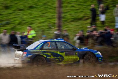 Petter Solberg - Phil Mills
3º Rally Ireland 2007. Subaru Impreza S12B WRC '07 (JT56 SRT). Clasificado 5º.
Subaru World Rally Team

Del 16 al 18 de Noviembre, Sligo.
Superficie: asfalto.

El Rally constaba de 3 etapas con un total de 1182.63 km de los que 328.72 km divididos en 20 tramos, eran cronometrados.

Tomaron la salida 84 equipos, finalizaron 66.

© Robert Tuchowski
@
Palabras clave: Subaru;Impreza;WRC;Irlanda;2007