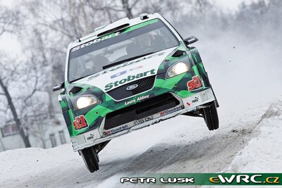 Jari-Matti Latvala - Miikka Anttila
22º Rally Norway 2007. Ford Focus RS WRC '06 (EU55 CNJ). Clasificado 5º.
Stobart VK Ford Rally Team

Del 16 al 18 de Febrero, Hamar, Innlandet.
Superficie: nieve - hielo.

El Rally constaba de 3 etapas con un total de 1109.57 km de los que 355.99 km divididos en 18 tramos, eran cronometrados.

Tomaron la salida 74 equipos, finalizaron 63.

© Petr Lusk
@@
Palabras clave: ;Ford;Focus;WRC;Noruega;2007;Nieve