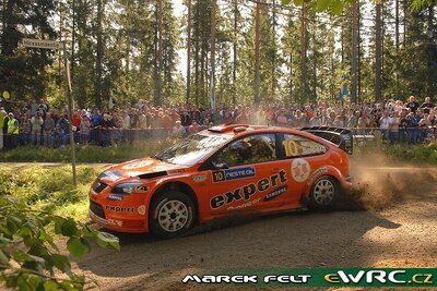 Henning Solberg - Cato Menkerud
57º Neste Oil Rally Finland 2007. Ford Focus RS WRC '06 (EU55 CNF / BV 6639). Clasificado 5º.
Stobart VK Ford Rally Team

Del 3 al 5 de Agosto, Jyväskylä.
Superficie: tierra.

El Rally constaba de 3 etapas con un total de 1375.15 km de los que 360.34 km divididos en 23 tramos eran cronometrados.

Tomaron la salida 97 equipos, finalizaron 70.

© Marek Felt
@@
Palabras clave: Ford;Focus;WRC;Finlandia;2007