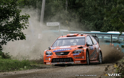 Henning Solberg - Cato Menkerud
57º Neste Oil Rally Finland 2007. Ford Focus RS WRC '06 (EU55 CNF / BV 6639). Clasificado 5º.
Stobart VK Ford Rally Team

Del 3 al 5 de Agosto, Jyväskylä.
Superficie: tierra.

El Rally constaba de 3 etapas con un total de 1375.15 km de los que 360.34 km divididos en 23 tramos eran cronometrados.

Tomaron la salida 97 equipos, finalizaron 70.

© Petr Sagner
@@
Palabras clave: Ford;Focus;WRC;Finlandia;2007