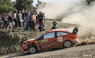 Henning Solberg - Cato Menkerud
54º BP Ultimate Acropolis Rally of Greece 2007. Ford Focus RS WRC 06 (EU55 CNX). Clasificado 5º.

Del 1 al 3 de Junio, Markopoulo.
Superficie: tierra.

El Rally tenia un total de 1572.33 km de los que 356.36 km divididos en 3 etapas y 23 tramos, eran especiales (2 de ellos fueron cancelados SS9 Imittos 1 y SS20 Imittos 2 de 10,96 km cada uno.

Tomaron la salida 64 equipos, finalizaron 49.

© Petr Sagner
@@
Palabras clave: Acropolis;Grecia;Ford;Focus;WRC;2007