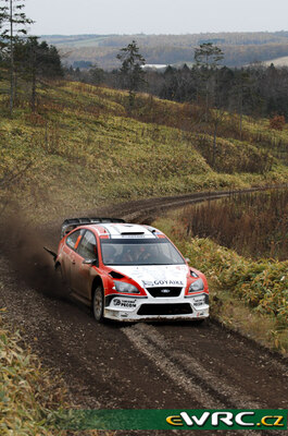 Luis Perez Companc - Jose Maria Volta
7º Rally Japan 2007. Ford Focus RS WRC '06 (EA07 PXN). Clasificado 5º.
Munchi's Ford WRT

Del 26 al 28 de Octubre, Obihiro.
Superficie: tierra.

El Rally constaba de 3 etapas con un total de 1575.79 km de los que 350.19 km divididos en 27 tramos eran cronometrados.

Tomaron la salida 85 equipos, finalizaron 72.

© Willy Weyens
@
Palabras clave: Ford;Focus;WRC;Japon;2007
