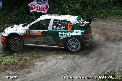 Jan Kopecký - Filip Schovánek
26º ADAC Rallye Deutschland 2007. Skoda Fabia WRC (11R 0002). Clasificado 5º.
Czech Rally Team Kopecký

Del 17 al 19 de Agosto, Trier.
Superficie: asfalto.

El Rally constaba de 3 etapas con un total de 1227.04 km de los que 356.27 km divididos en 19 tramos, eran cronometrados.

Tomaron la salida 102 equipos, finalizaron 88.

© Ronny Baert
@
Palabras clave: Skoda;Fabia;WRC;Alemania;2007