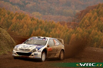 Manfred Stohl - Ilka Minor
7º Rally Japan 2007. Citroën Xsara WRC (98 DZF 78). Clasificado 6º.
OMV Kronos Citroën WRT

Del 26 al 28 de Octubre, Obihiro.
Superficie: tierra.

El Rally constaba de 3 etapas con un total de 1575.79 km de los que 350.19 km divididos en 27 tramos eran cronometrados.

Tomaron la salida 85 equipos, finalizaron 72.

© Willy Weyens
@
Palabras clave: Citroen;Xsara;WRC;Japon;2007
