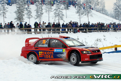 Toni Gardemeister - Jakke Honkanen
56º Uddeholm Swedish Rally 2007. Mitsubishi Lancer WRC 05 (KN04 WMD). Clasificado 6º.
MMSP LTD

Del 9 al 11 de Febrero, Karlstad.
Superficie: nieve - hielo.

El Rally constaba de 3 etapas con un total de 1731.25 km de los que 342.09 km divididos en 20 tramos, eran cronometrados.

Tomaron la salida 58 equipos, finalizaron 43.

© Martin Stanislav
@
Palabras clave: Mitsubishi;Lancer;WRC;Suecia;2007;Nieve