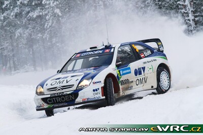 Manfred Stohl - Ilka Minor
56º Uddeholm Swedish Rally 2007. Citroën Xsara WRC (596 DYS 78). Clasificado 7º.
OMV Kronos Citroën WRT

Del 9 al 11 de Febrero, Karlstad.
Superficie: nieve - hielo.

El Rally constaba de 3 etapas con un total de 1731.25 km de los que 342.09 km divididos en 20 tramos, eran cronometrados.

Tomaron la salida 58 equipos, finalizaron 43.

© Martin Stanislav
@
Palabras clave: Citroen;Xsara;WRC;Suecia;2007;Nieve