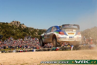 Manfred Stohl - Ilka Minor
4º Rally d'Italia Sardegna 2007. Citroën Xsara WRC (596 DYS 78). Clasificado 7º.
OMV Kronos Citroën WRT

Del 18 al 20 de Mayo, Olbia, Sardinia.
Superficie: tierra.

El Rally constaba de 3 etapas con un total de 1061.84 km de los que 342.86 km divididos en 18 tramos, eran cronometrados.

Tomaron la salida 82 equipos, finalizaron 67.

© Marek Felt
@@
Palabras clave: Citroen;Xsara;WRC;Cerdeña;Italia;2007