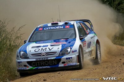 Manfred Stohl - Ilka Minor
4º Rally d'Italia Sardegna 2007. Citroën Xsara WRC (596 DYS 78). Clasificado 7º.
OMV Kronos Citroën WRT

Del 18 al 20 de Mayo, Olbia, Sardinia.
Superficie: tierra.

El Rally constaba de 3 etapas con un total de 1061.84 km de los que 342.86 km divididos en 18 tramos, eran cronometrados.

Tomaron la salida 82 equipos, finalizaron 67.

© Robert Tuchowski
@
Palabras clave: Citroen;Xsara;WRC;Cerdeña;Italia;2007