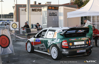 Jan Kopecký - Filip Schovánek
51º Tour de Corse - Rallye de France 2007. Skoda Fabia WRC (11R 0002). Clasificado 7º.
Czech Rally Team Kopecký

Del 12 al 14 de Octubre, Ajaccio.
Superficie: asfalto.

El Rally constaba de 3 etapas con un total de 1099.10 km de los que 359.32 km divididos en 16 tramos, eran cronometrados.

Tomaron la salida 74 equipos, finalizaron 57.

© Petr Sagner
@
Palabras clave: Skoda;Fabia;WRC;Corse;Corcega;2007
