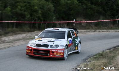 Jan Kopecký - Filip Schovánek
51º Tour de Corse - Rallye de France 2007. Skoda Fabia WRC (11R 0002). Clasificado 7º.
Czech Rally Team Kopecký

Del 12 al 14 de Octubre, Ajaccio.
Superficie: asfalto.

El Rally constaba de 3 etapas con un total de 1099.10 km de los que 359.32 km divididos en 16 tramos, eran cronometrados.

Tomaron la salida 74 equipos, finalizaron 57.

© Petr Sagner
@
Palabras clave: Skoda;Fabia;WRC;Corse;Corcega;2007