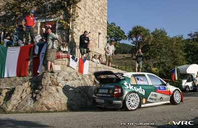 Jan Kopecký - Filip Schovánek
51º Tour de Corse - Rallye de France 2007. Skoda Fabia WRC (11R 0002). Clasificado 7º.
Czech Rally Team Kopecký

Del 12 al 14 de Octubre, Ajaccio.
Superficie: asfalto.

El Rally constaba de 3 etapas con un total de 1099.10 km de los que 359.32 km divididos en 16 tramos, eran cronometrados.

Tomaron la salida 74 equipos, finalizaron 57.

© Petr Sagner
@
Palabras clave: Skoda;Fabia;WRC;Corse;Corcega;2007