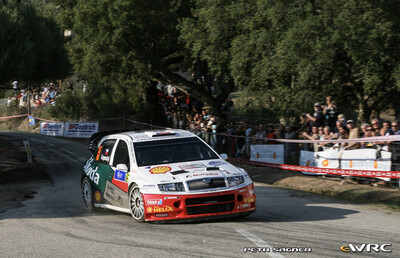 Jan Kopecký - Filip Schovánek
51º Tour de Corse - Rallye de France 2007. Skoda Fabia WRC (11R 0002). Clasificado 7º.
Czech Rally Team Kopecký

Del 12 al 14 de Octubre, Ajaccio.
Superficie: asfalto.

El Rally constaba de 3 etapas con un total de 1099.10 km de los que 359.32 km divididos en 16 tramos, eran cronometrados.

Tomaron la salida 74 equipos, finalizaron 57.

© Petr Sagner
@
Palabras clave: Skoda;Fabia;WRC;Corse;Corcega;2007