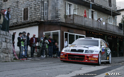 Jan Kopecký - Filip Schovánek
51º Tour de Corse - Rallye de France 2007. Skoda Fabia WRC (11R 0002). Clasificado 7º.
Czech Rally Team Kopecký

Del 12 al 14 de Octubre, Ajaccio.
Superficie: asfalto.

El Rally constaba de 3 etapas con un total de 1099.10 km de los que 359.32 km divididos en 16 tramos, eran cronometrados.

Tomaron la salida 74 equipos, finalizaron 57.

© Petr Sagner
@
Palabras clave: Skoda;Fabia;WRC;Corse;Corcega;2007