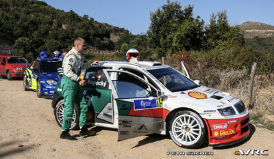 Jan Kopecký - Filip Schovánek
51º Tour de Corse - Rallye de France 2007. Skoda Fabia WRC (11R 0002). Clasificado 7º.
Czech Rally Team Kopecký

Del 12 al 14 de Octubre, Ajaccio.
Superficie: asfalto.

El Rally constaba de 3 etapas con un total de 1099.10 km de los que 359.32 km divididos en 16 tramos, eran cronometrados.

Tomaron la salida 74 equipos, finalizaron 57.

© Petr Sagner
@
Palabras clave: Skoda;Fabia;WRC;Corse;Corcega;2007