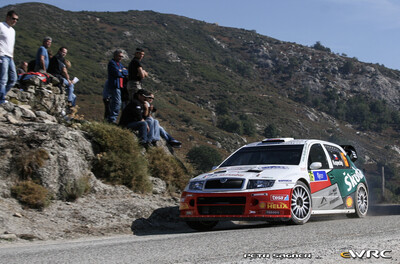 Jan Kopecký - Filip Schovánek
51º Tour de Corse - Rallye de France 2007. Skoda Fabia WRC (11R 0002). Clasificado 7º.
Czech Rally Team Kopecký

Del 12 al 14 de Octubre, Ajaccio.
Superficie: asfalto.

El Rally constaba de 3 etapas con un total de 1099.10 km de los que 359.32 km divididos en 16 tramos, eran cronometrados.

Tomaron la salida 74 equipos, finalizaron 57.

© Petr Sagner
@
Palabras clave: Skoda;Fabia;WRC;Corse;Corcega;2007