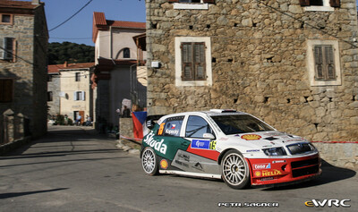 Jan Kopecký - Filip Schovánek
51º Tour de Corse - Rallye de France 2007. Skoda Fabia WRC (11R 0002). Clasificado 7º.
Czech Rally Team Kopecký

Del 12 al 14 de Octubre, Ajaccio.
Superficie: asfalto.

El Rally constaba de 3 etapas con un total de 1099.10 km de los que 359.32 km divididos en 16 tramos, eran cronometrados.

Tomaron la salida 74 equipos, finalizaron 57.

© Petr Sagner
@
Palabras clave: Skoda;Fabia;WRC;Corse;Corcega;2007