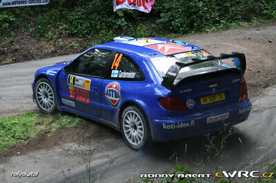 Toni Gardemeister - Jakke Honkanen
26º ADAC Rallye Deutschland 2007. Citroën Xsara WRC (99 DZF 78). Clasificado 7º.
Astra Racing

Del 17 al 19 de Agosto, Trier.
Superficie: asfalto.

El Rally constaba de 3 etapas con un total de 1227.04 km de los que 356.27 km divididos en 19 tramos, eran cronometrados.

Tomaron la salida 102 equipos, finalizaron 88.

© Ronny Baert
@@
Palabras clave: Citroen;Xsara;WRC;Alemania;2007