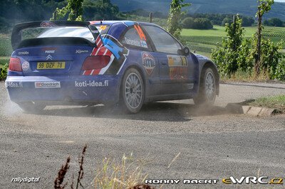 Toni Gardemeister - Jakke Honkanen
26º ADAC Rallye Deutschland 2007. Citroën Xsara WRC (99 DZF 78). Clasificado 7º.
Astra Racing

Del 17 al 19 de Agosto, Trier.
Superficie: asfalto.

El Rally constaba de 3 etapas con un total de 1227.04 km de los que 356.27 km divididos en 19 tramos, eran cronometrados.

Tomaron la salida 102 equipos, finalizaron 88.

© Ronny Baert
@
Palabras clave: Citroen;Xsara;WRC;Alemania;2007