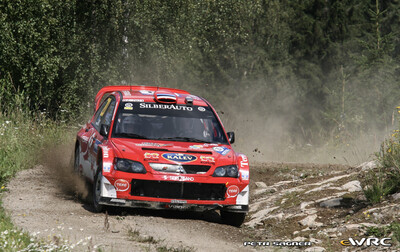 Urmo Aava - Kuldar Sikk
57º Neste Oil Rally Finland 2007. Mitsubishi Lancer WRC 05 (KR53 YPO). Clasificado 7º.

Del 3 al 5 de Agosto, Jyväskylä.
Superficie: tierra.

El Rally constaba de 3 etapas con un total de 1375.15 km de los que 360.34 km divididos en 23 tramos eran cronometrados.

Tomaron la salida 97 equipos, finalizaron 70.

© Petr Sagner
@@
Palabras clave: Mitsubishi;Lancer;WRC;Finlandia;2007