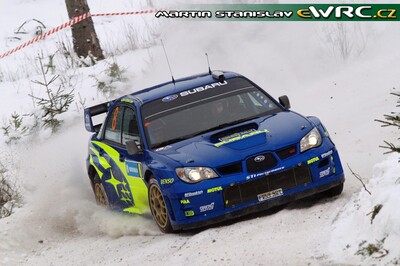 Chris Atkinson - Glenn Macneall
56º Uddeholm Swedish Rally 2007. Subaru Impreza S12 WRC '06 (FT55 SRT). Clasificado 8º.
Subaru World Rally Team

Del 9 al 11 de Febrero, Karlstad.
Superficie: nieve - hielo.

El Rally constaba de 3 etapas con un total de 1731.25 km de los que 342.09 km divididos en 20 tramos, eran cronometrados.

Tomaron la salida 58 equipos, finalizaron 43.

© Martin Stanislav
@@
Palabras clave: Subaru;Impreza;WRC;Suecia;2007;Nieve