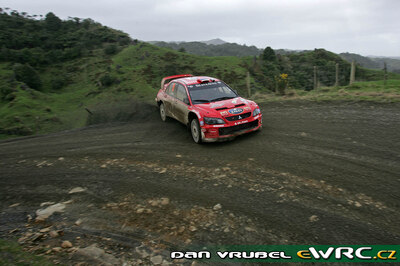 Urmo Aava - Kuldar Sikk
37º Rally New Zealand 2007. Mitsubishi Lancer WRC 05 (KR53 YPO). Clasificado 8º.

Del 31 de Agosto al 2 de Septiembre, Hamilton, Waikato.
Superficie: tierra.

El Rally constaba de 3 etapas con un total de 1,255.98 Km de los que 353.56 Km divididos en 18 tramos, eran cronometrados.

Se inscribieron 69 equipos, tomaron la salida 68, finalizaron 59.

© Dan Vrubel
@@
Palabras clave: Mitsubishi;Lancer;WRC;Nueva_Zelanda;2007