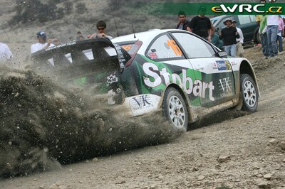 Matthew Wilson - Michael Orr
4º Corona Rally Mexico 2007. Ford Focus RS WRC '06 (EU55 BMZ). Clasificado 8º.
Stobart VK Ford Rally Team

Del 9 al 11 de Marzo, León.
Superficie: tierra.

El Rally constaba de 3 etapas con un total de 849.55 km de los que 366.06 km divididos en 20 tramos, eran cronometrados.

Tomaron la salida 47 equipos, finalizaron 36.

© Teams
@
Palabras clave: Ford;Focus;WRC;Mexico;2007