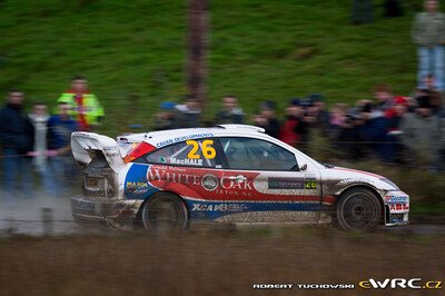 Gareth MacHale - Allan Harryman
3º Rally Ireland 2007. Ford Focus RS WRC '06 (EU55 BMV). Clasificado 8º.

Del 16 al 18 de Noviembre, Sligo.
Superficie: asfalto.

El Rally constaba de 3 etapas con un total de 1182.63 km de los que 328.72 km divididos en 20 tramos, eran cronometrados.

Tomaron la salida 84 equipos, finalizaron 66.

© Robert Tuchowski
@
Palabras clave: Ford;Focus;WRC;Irlanda;2007