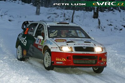 Jan Kopecký - Filip Schovánek
22º Rally Norway 2007. Skoda Fabia WRC (4S8 9856). Clasificado 8º.
Czech Rally Team Kopecký

Del 16 al 18 de Febrero, Hamar, Innlandet.
Superficie: nieve - hielo.

El Rally constaba de 3 etapas con un total de 1109.57 km de los que 355.99 km divididos en 18 tramos, eran cronometrados.

Tomaron la salida 74 equipos, finalizaron 63.

© Petr Lusk
@@
Palabras clave: Skoda;Fabia;WRC;Noruega;2007;Nieve