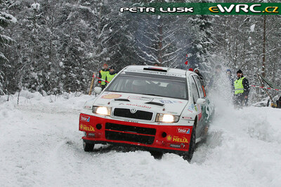 Jan Kopecký - Filip Schovánek
22º Rally Norway 2007. Skoda Fabia WRC (4S8 9856). Clasificado 8º.
Czech Rally Team Kopecký

Del 16 al 18 de Febrero, Hamar, Innlandet.
Superficie: nieve - hielo.

El Rally constaba de 3 etapas con un total de 1109.57 km de los que 355.99 km divididos en 18 tramos, eran cronometrados.

Tomaron la salida 74 equipos, finalizaron 63.

© Petr Lusk
@@
Palabras clave: Skoda;Fabia;WRC;Noruega;2007;Nieve