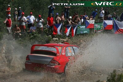 Juho Hänninen - Mikko Markkula
4º Rally d'Italia Sardegna 2007. Mitsubishi Lancer WRC 05 (KN04 WMC). Clasificado 8º.

Del 18 al 20 de Mayo, Olbia, Sardinia.
Superficie: tierra.

El Rally constaba de 3 etapas con un total de 1061.84 km de los que 342.86 km divididos en 18 tramos, eran cronometrados.

Tomaron la salida 82 equipos, finalizaron 67.

© Petr Lusk
@@
Palabras clave: Mitsubishi;Lancer;WRC;Cerdeña;Italia;2007