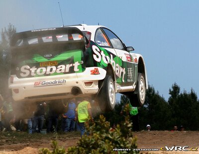 Jari-Matti Latvala - Miikka Anttila
4º Rally d'Italia Sardegna 2007. Ford Focus RS WRC '06 (EU55 CNJ). Clasificado 9º.
Stobart VK Ford Rally Team

Del 18 al 20 de Mayo, Olbia, Sardinia.
Superficie: tierra.

El Rally constaba de 3 etapas con un total de 1061.84 km de los que 342.86 km divididos en 18 tramos, eran cronometrados.

Tomaron la salida 82 equipos, finalizaron 67.

© Robert Tuchowski
@
Palabras clave: Ford;Focus;WRC;Cerdeña;Italia;2007