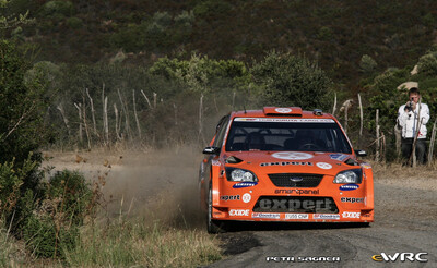 Henning Solberg - Cato Menkerud
51º Tour de Corse - Rallye de France 2007. Ford Focus RS WRC '06 (EU55 CNF). Clasificado 9º.
Stobart VK Ford Rally Team

Del 12 al 14 de Octubre, Ajaccio.
Superficie: asfalto.

El Rally constaba de 3 etapas con un total de 1099.10 km de los que 359.32 km divididos en 16 tramos, eran cronometrados.

Tomaron la salida 74 equipos, finalizaron 57.

© Petr Sagner
@
Palabras clave: Ford;Focus;WRC;Corse;Corcega;2007