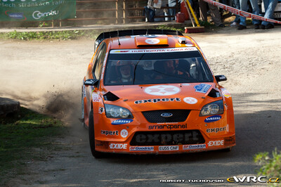 Henning Solberg - Cato Menkerud
51º Tour de Corse - Rallye de France 2007. Ford Focus RS WRC '06 (EU55 CNF). Clasificado 9º.
Stobart VK Ford Rally Team

Del 12 al 14 de Octubre, Ajaccio.
Superficie: asfalto.

El Rally constaba de 3 etapas con un total de 1099.10 km de los que 359.32 km divididos en 16 tramos, eran cronometrados.

Tomaron la salida 74 equipos, finalizaron 57.

© Robert Tuchowski
@
Palabras clave: Ford;Focus;WRC;Corse;Corcega;2007