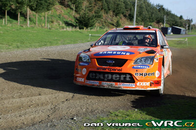 Henning Solberg - Cato Menkerud
37º Rally New Zealand 2007. Ford Focus RS WRC '06 (EU55 CNX). Clasificado 9º.
Stobart VK Ford Rally Team

Del 31 de Agosto al 2 de Septiembre, Hamilton, Waikato.
Superficie: tierra.

El Rally constaba de 3 etapas con un total de 1,255.98 Km de los que 353.56 Km divididos en 18 tramos, eran cronometrados.

Se inscribieron 69 equipos, tomaron la salida 68, finalizaron 59.

© Dan Vrubel
@@
Palabras clave: Ford;Focus;WRC;Nueva_Zelanda;2007